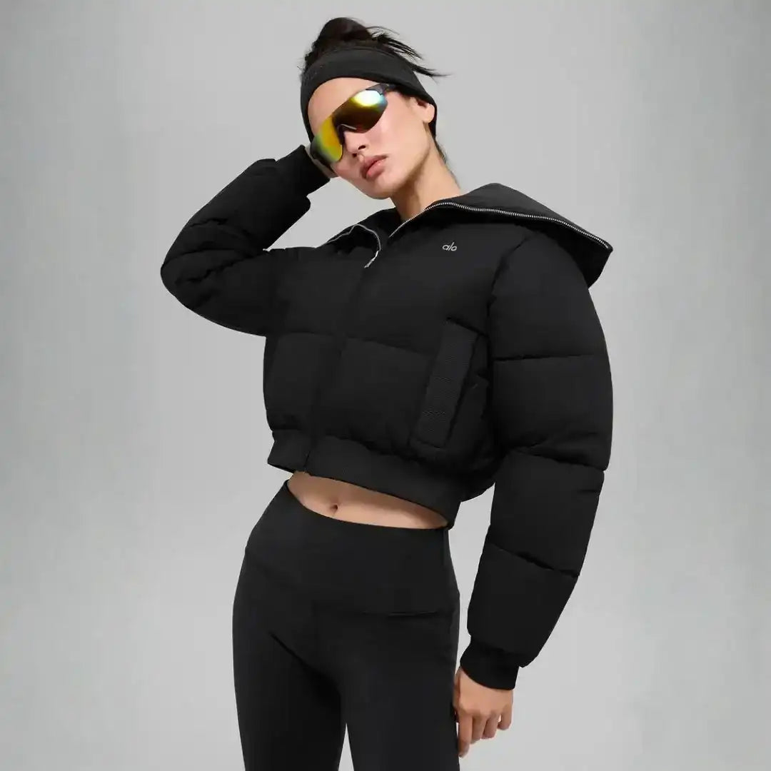 The Alo Yoga | Captivate Wide-Collar Cropped Puffer 2026